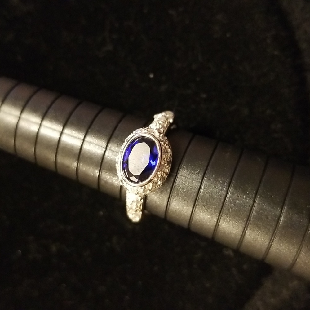 Blue shone and silver 925 fashion ring size 8